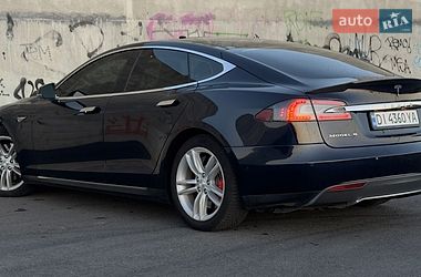 Лифтбек Tesla Model S 2015 в Львове