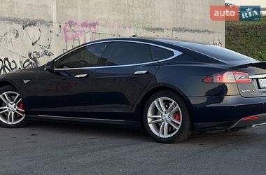 Лифтбек Tesla Model S 2015 в Львове