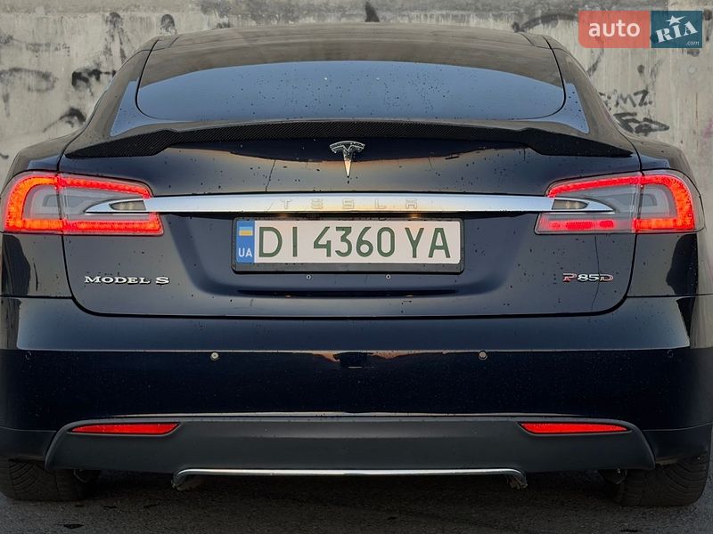 Лифтбек Tesla Model S 2015 в Львове