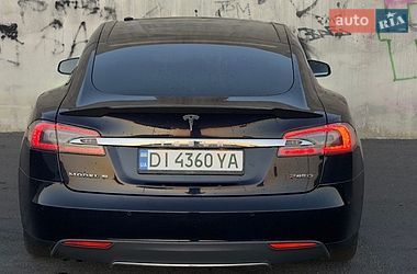 Лифтбек Tesla Model S 2015 в Львове