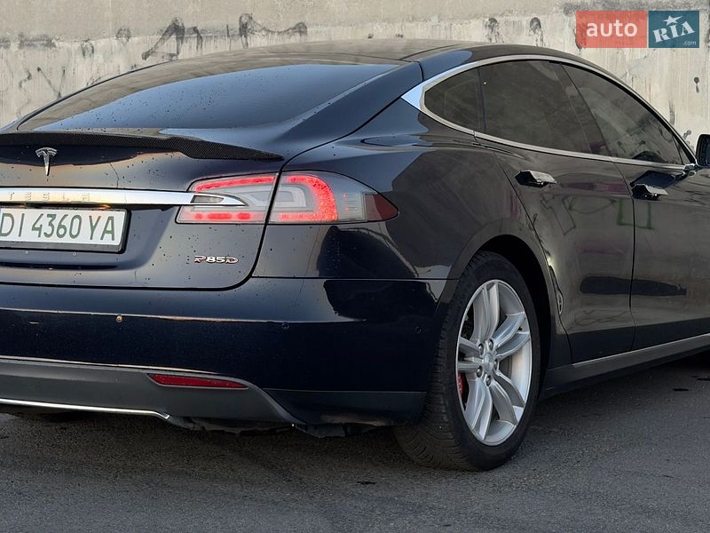 Лифтбек Tesla Model S 2015 в Львове