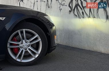 Лифтбек Tesla Model S 2015 в Львове