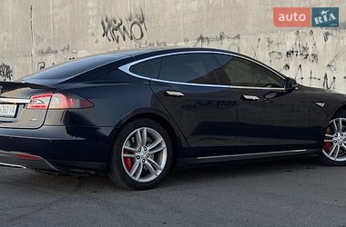 Лифтбек Tesla Model S 2015 в Львове