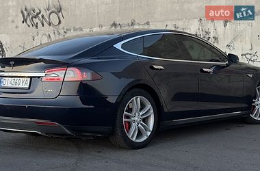 Лифтбек Tesla Model S 2015 в Львове