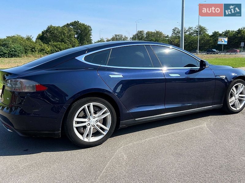 Ліфтбек Tesla Model S 2014 в Києві фото 4 Ліфтбек Tesla Model S 2014 в Києві
