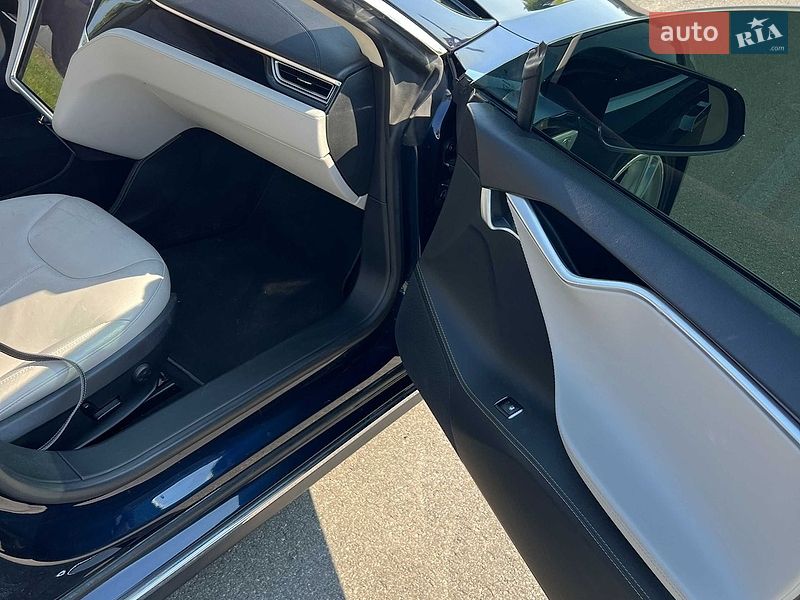 Ліфтбек Tesla Model S 2014 в Києві фото 19 Ліфтбек Tesla Model S 2014 в Києві