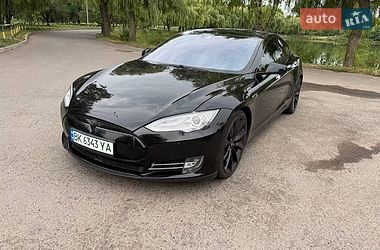 Лифтбек Tesla Model S 2016 в Ровно