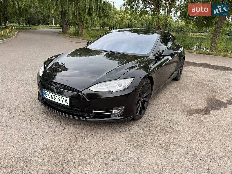 Лифтбек Tesla Model S 2016 в Ровно