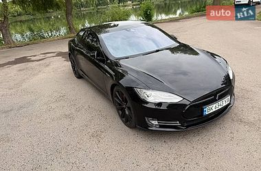 Лифтбек Tesla Model S 2016 в Ровно