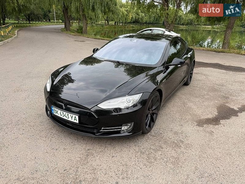 Лифтбек Tesla Model S 2016 в Ровно