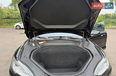 Лифтбек Tesla Model S 2016 в Ровно