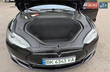 Лифтбек Tesla Model S 2016 в Ровно