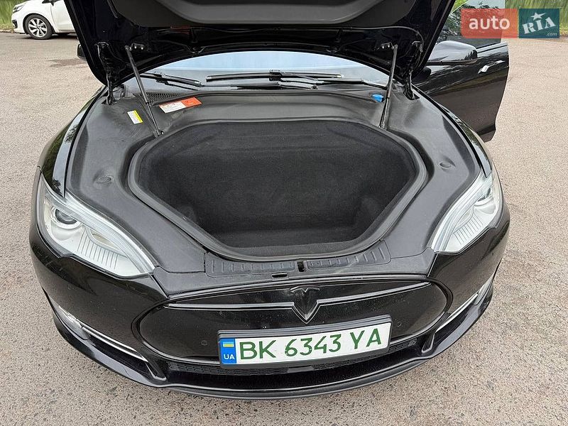 Лифтбек Tesla Model S 2016 в Ровно