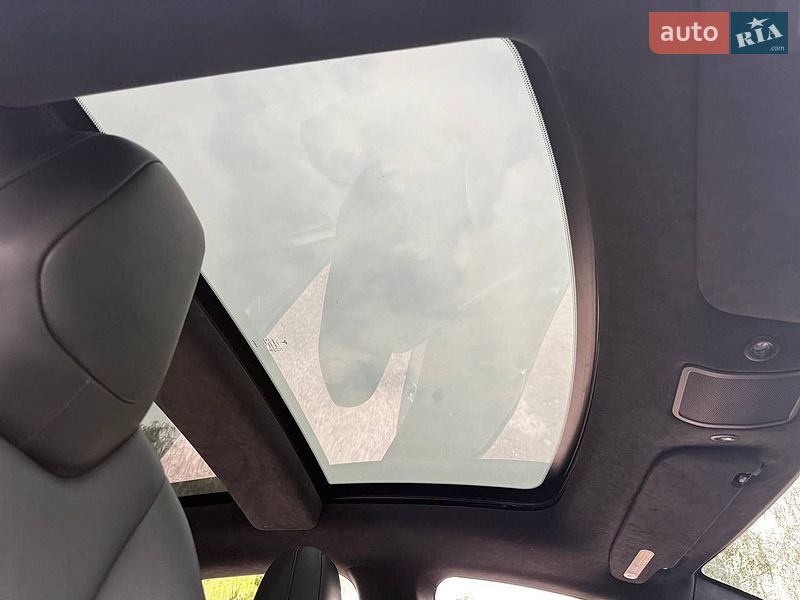 Лифтбек Tesla Model S 2016 в Ровно