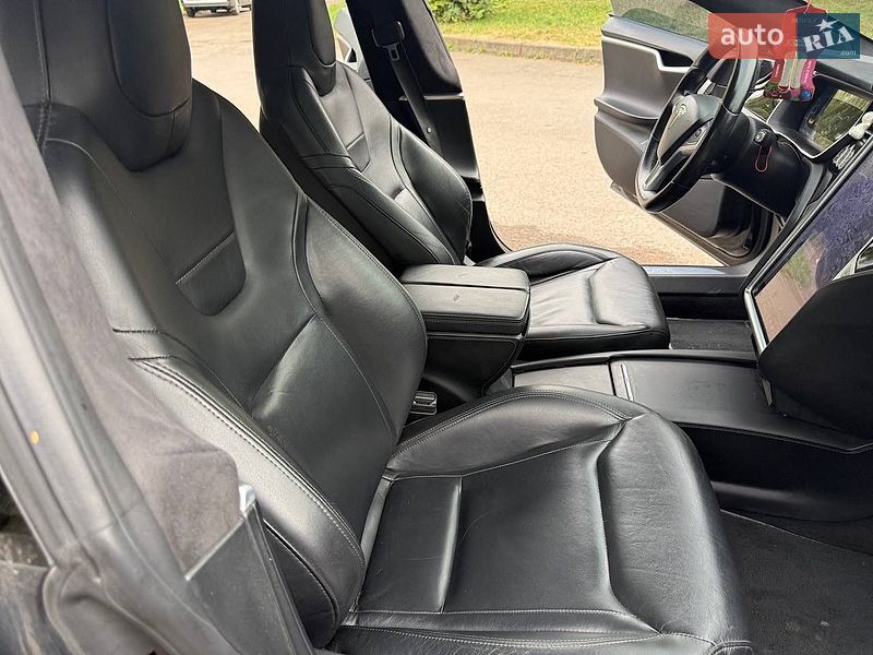 Лифтбек Tesla Model S 2016 в Ровно