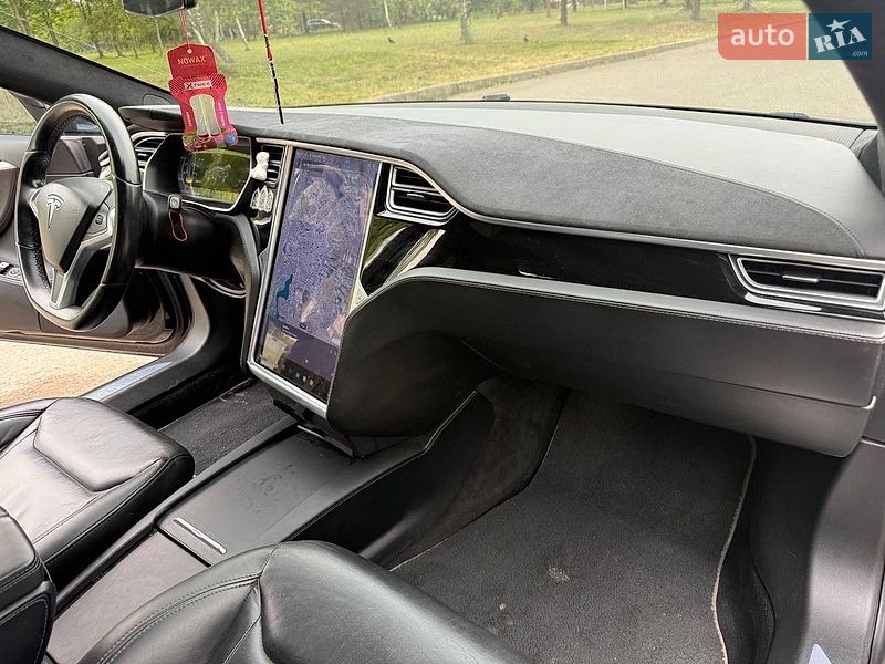 Лифтбек Tesla Model S 2016 в Ровно