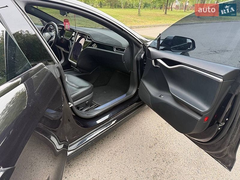 Лифтбек Tesla Model S 2016 в Ровно