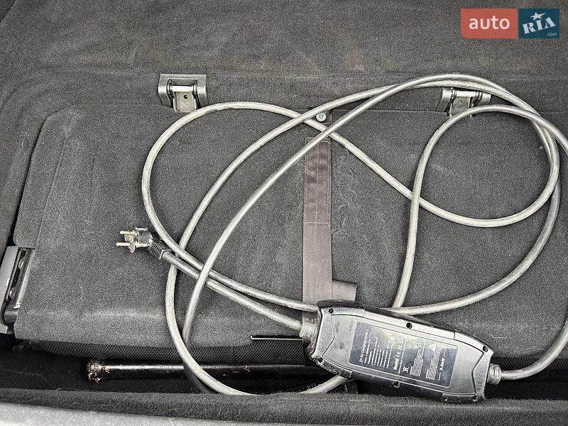 Лифтбек Tesla Model S 2016 в Ровно