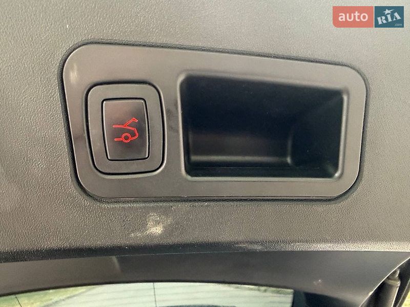 Лифтбек Tesla Model S 2016 в Ровно