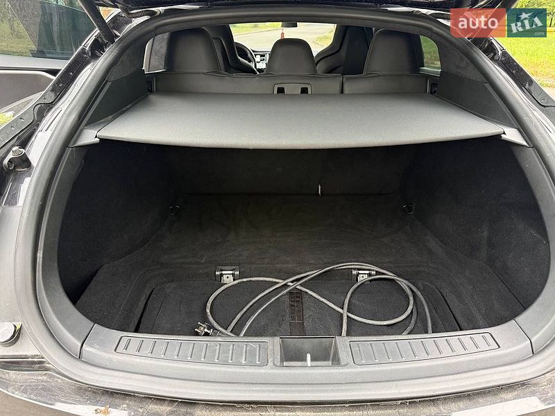 Лифтбек Tesla Model S 2016 в Ровно