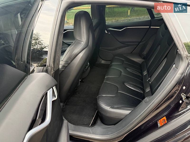 Лифтбек Tesla Model S 2016 в Ровно