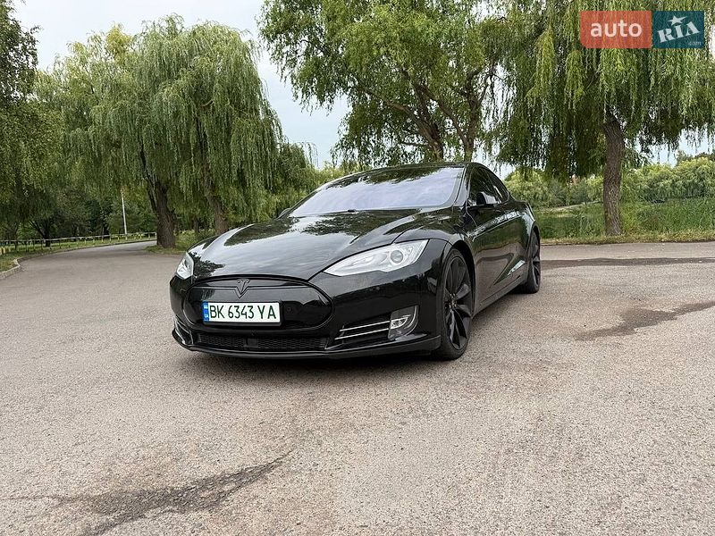 Лифтбек Tesla Model S 2016 в Ровно
