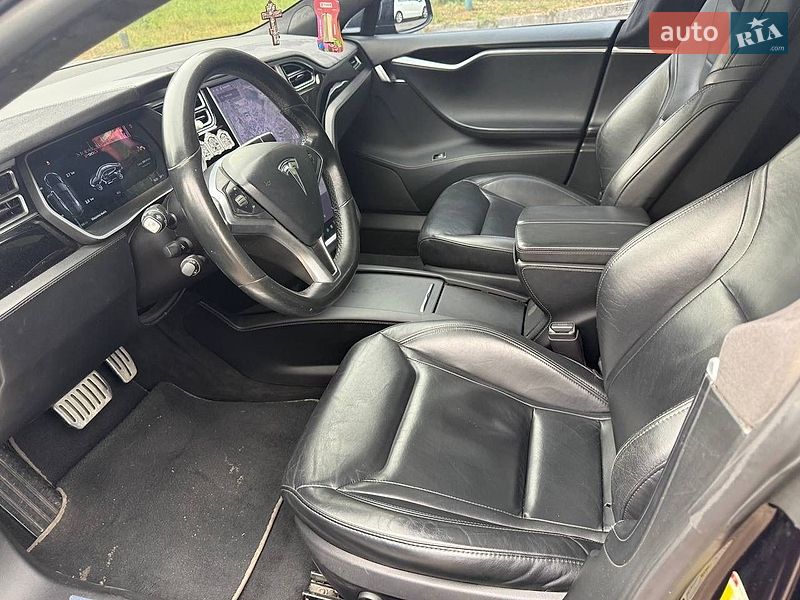 Лифтбек Tesla Model S 2016 в Ровно