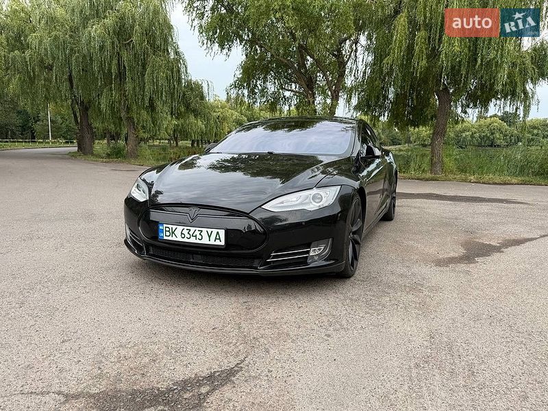 Лифтбек Tesla Model S 2016 в Ровно