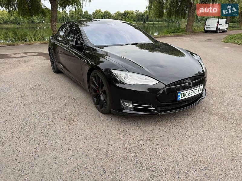 Лифтбек Tesla Model S 2016 в Ровно