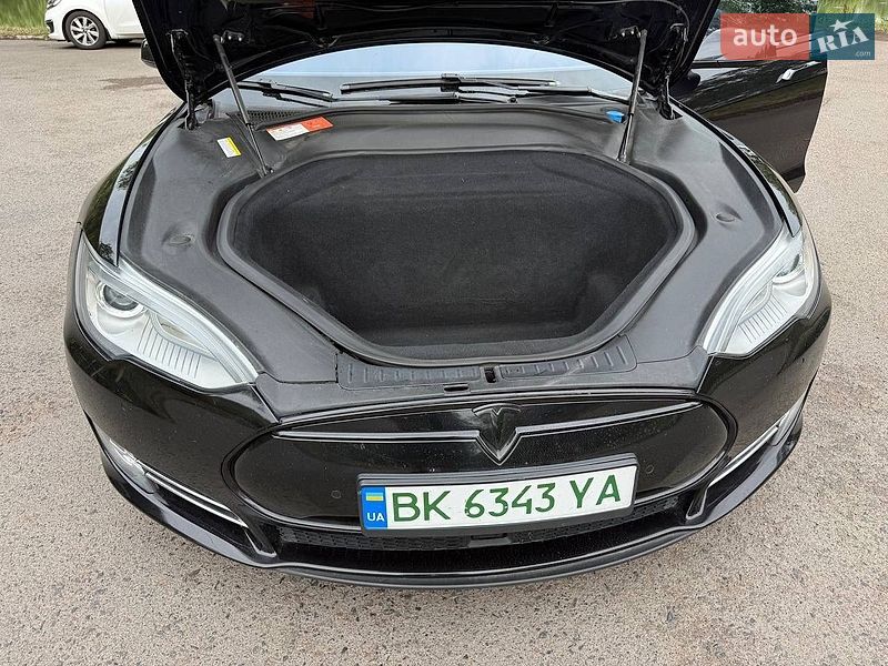 Лифтбек Tesla Model S 2016 в Ровно