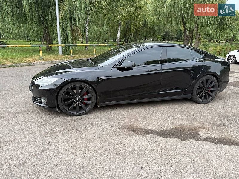 Лифтбек Tesla Model S 2016 в Ровно