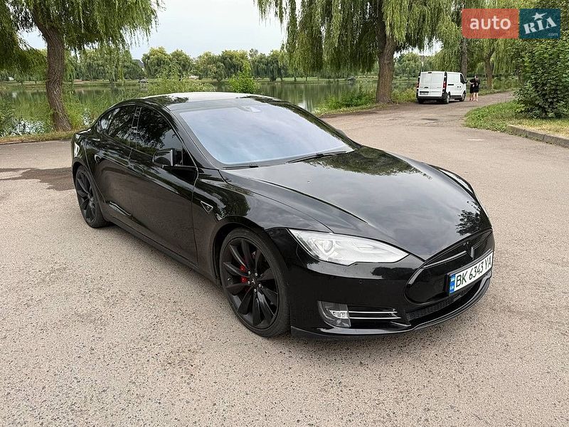Лифтбек Tesla Model S 2016 в Ровно