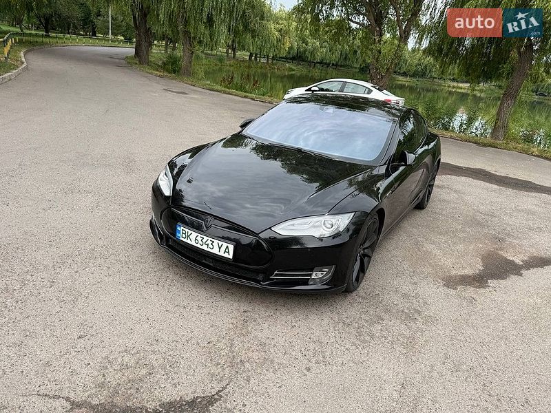 Лифтбек Tesla Model S 2016 в Ровно