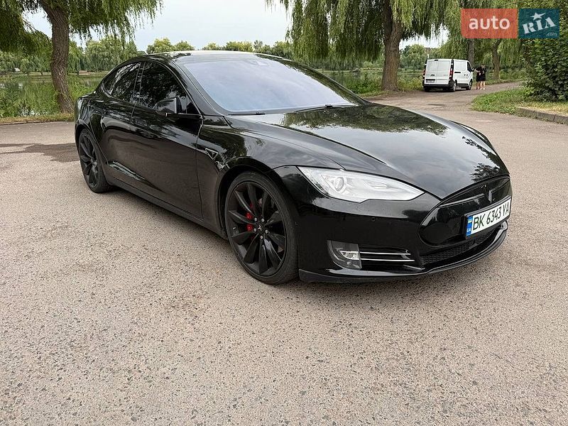 Лифтбек Tesla Model S 2016 в Ровно