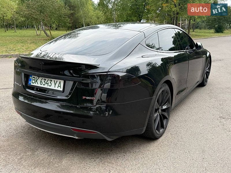Лифтбек Tesla Model S 2016 в Ровно