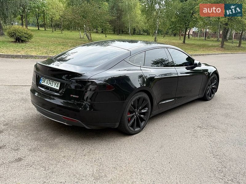 Лифтбек Tesla Model S 2016 в Ровно