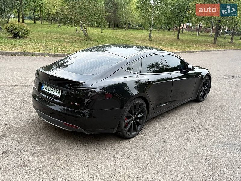 Лифтбек Tesla Model S 2016 в Ровно