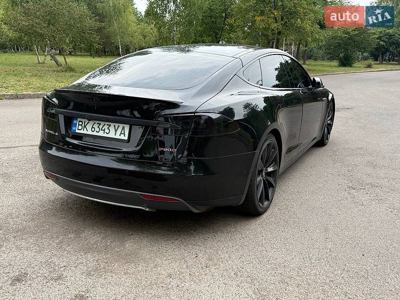 Лифтбек Tesla Model S 2016 в Ровно