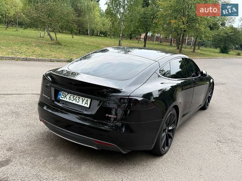 Лифтбек Tesla Model S 2016 в Ровно