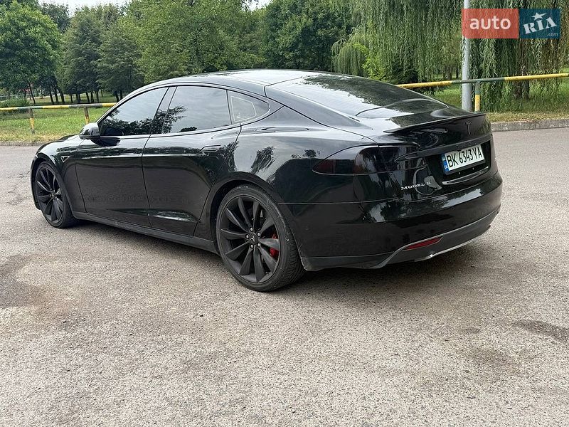 Лифтбек Tesla Model S 2016 в Ровно