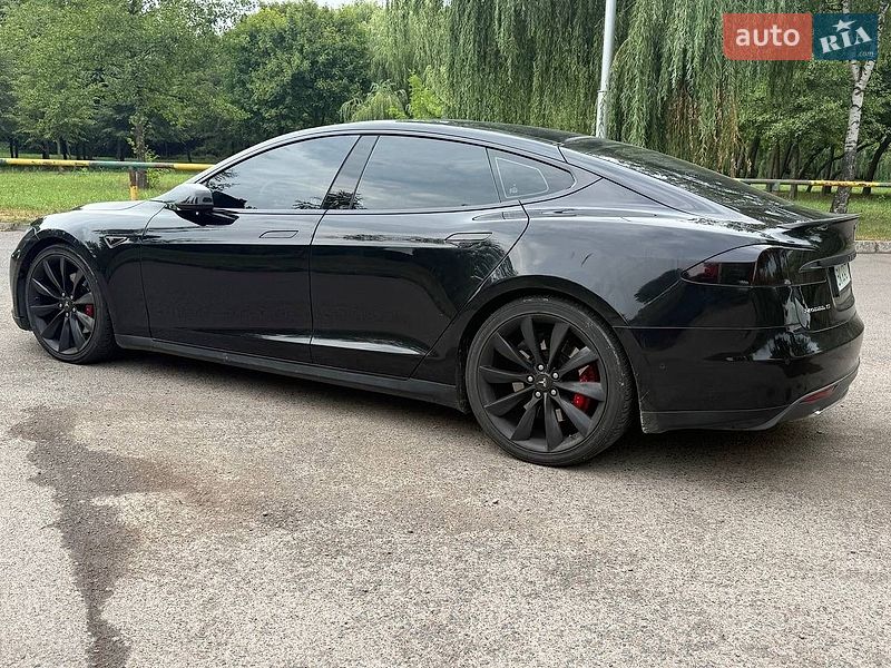 Лифтбек Tesla Model S 2016 в Ровно