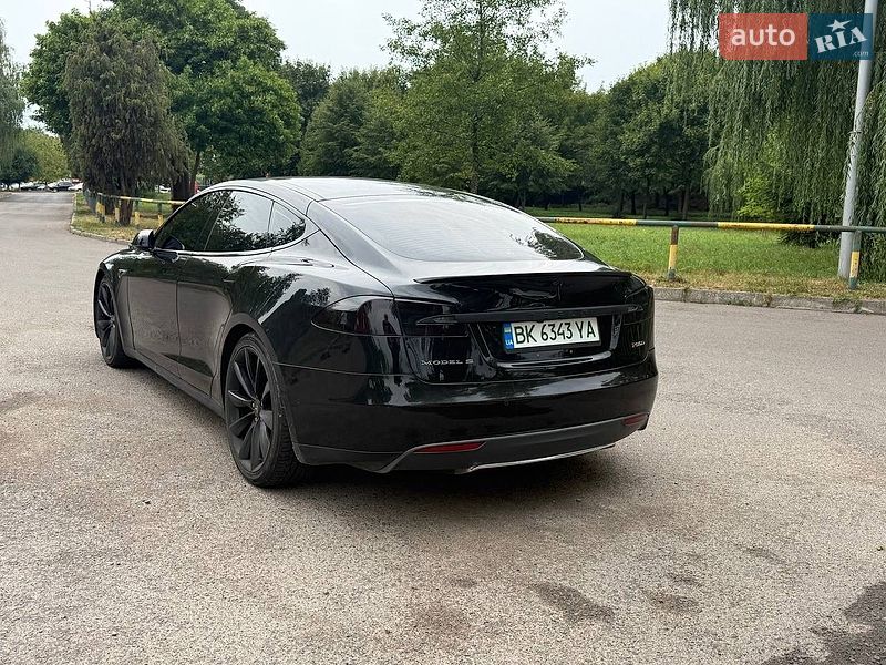 Лифтбек Tesla Model S 2016 в Ровно