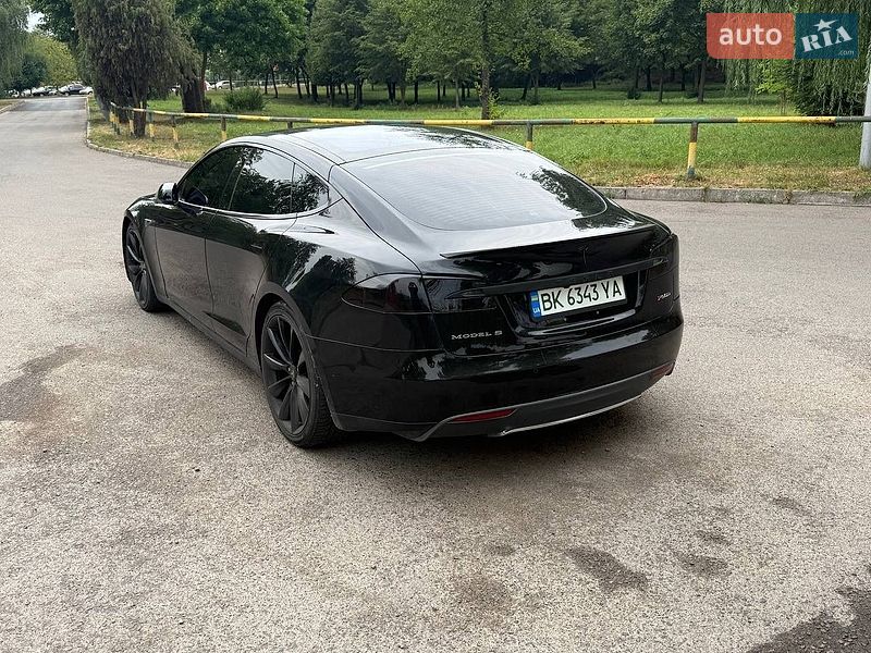 Лифтбек Tesla Model S 2016 в Ровно