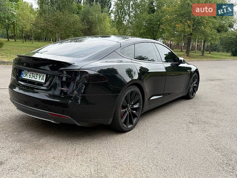 Лифтбек Tesla Model S 2016 в Ровно