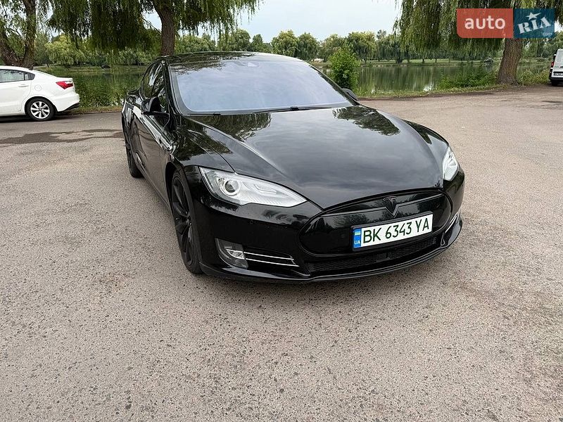 Лифтбек Tesla Model S 2016 в Ровно