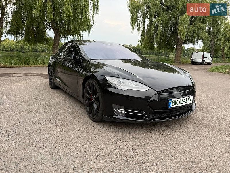 Лифтбек Tesla Model S 2016 в Ровно