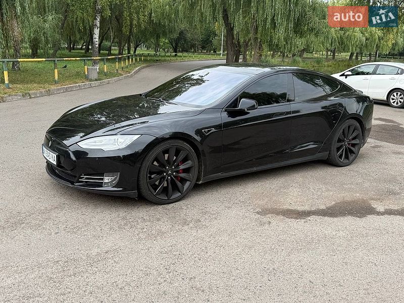 Лифтбек Tesla Model S 2016 в Ровно