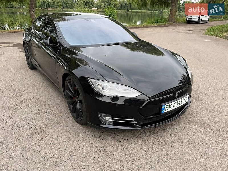 Лифтбек Tesla Model S 2016 в Ровно