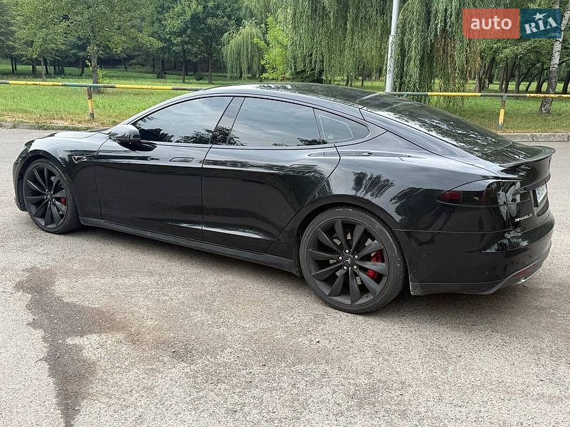 Лифтбек Tesla Model S 2016 в Ровно