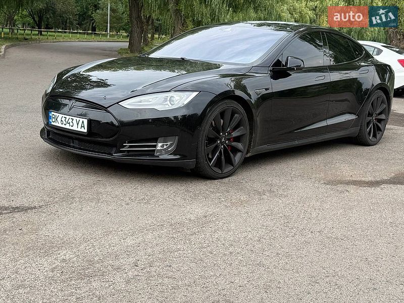 Лифтбек Tesla Model S 2016 в Ровно